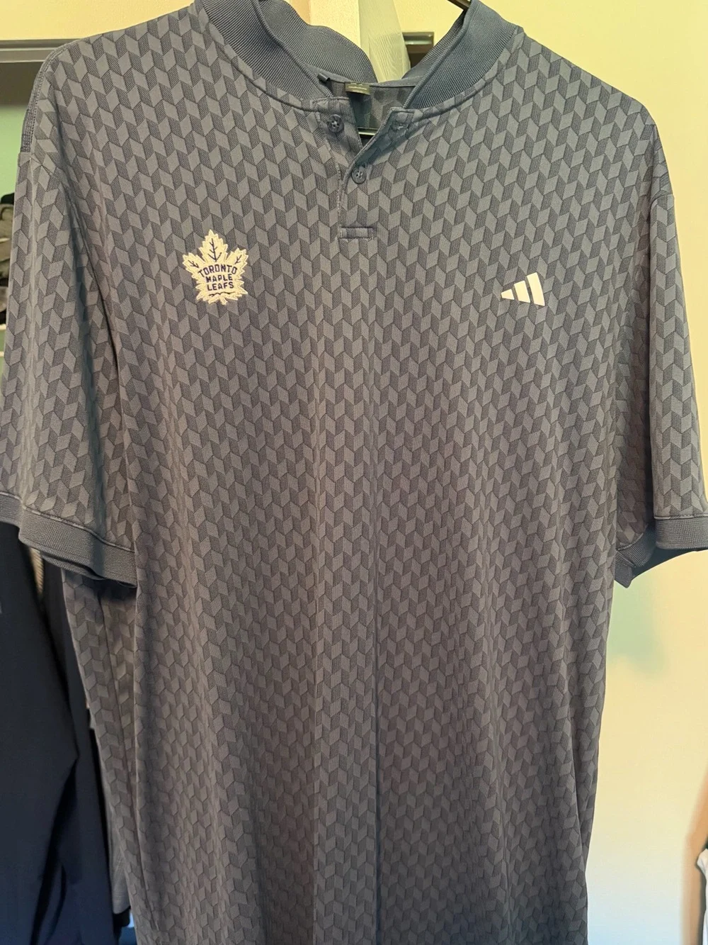 adidas Men's Navy Geometric Polo with Toronto Maple Leafs Crest - Picture 1 of 1